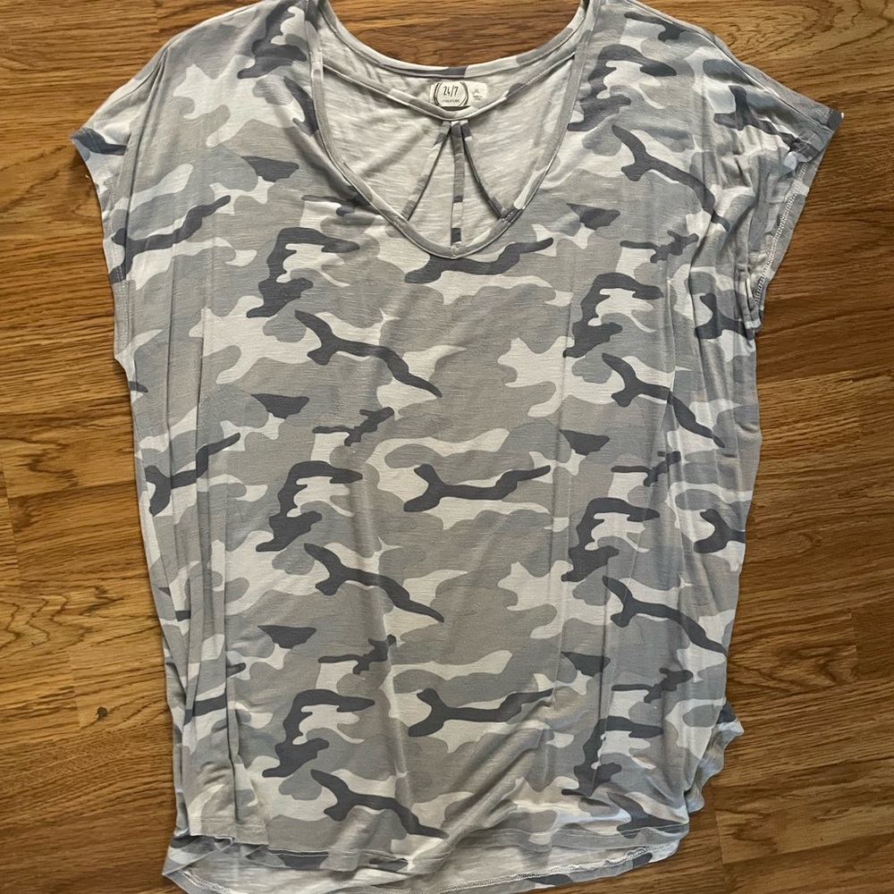 Maurices Gray Camo Relaxed Cap Sleeve Tee